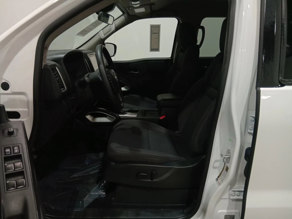 Used 2024 Nissan Frontier SV image 16