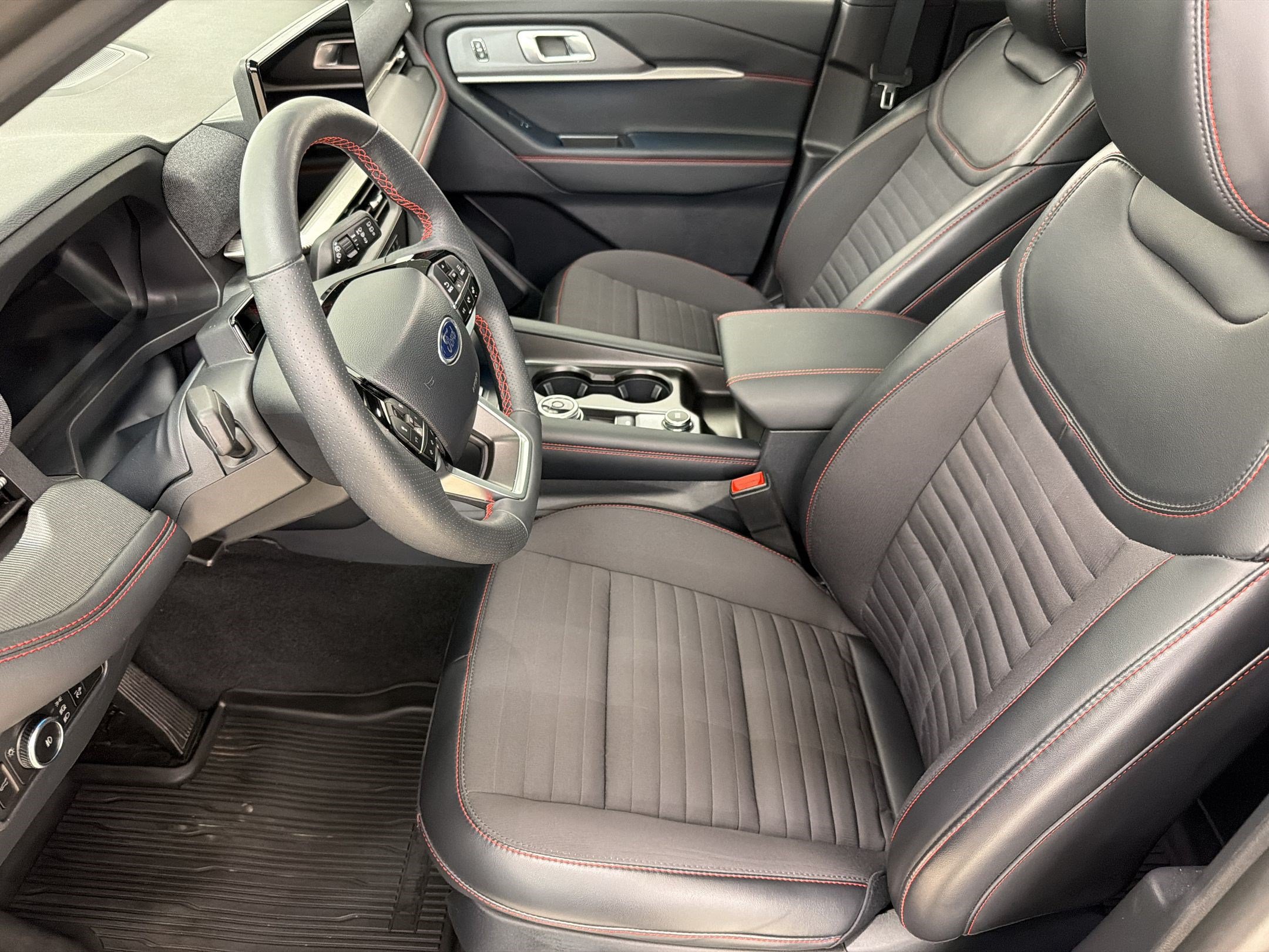 Certified 2025 Ford Explorer ST-Line w/ Premium Package AWD/4WD image 5
