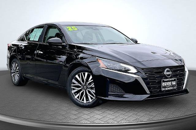 Used 2025 Nissan Altima 2.5 SV FWD image 12