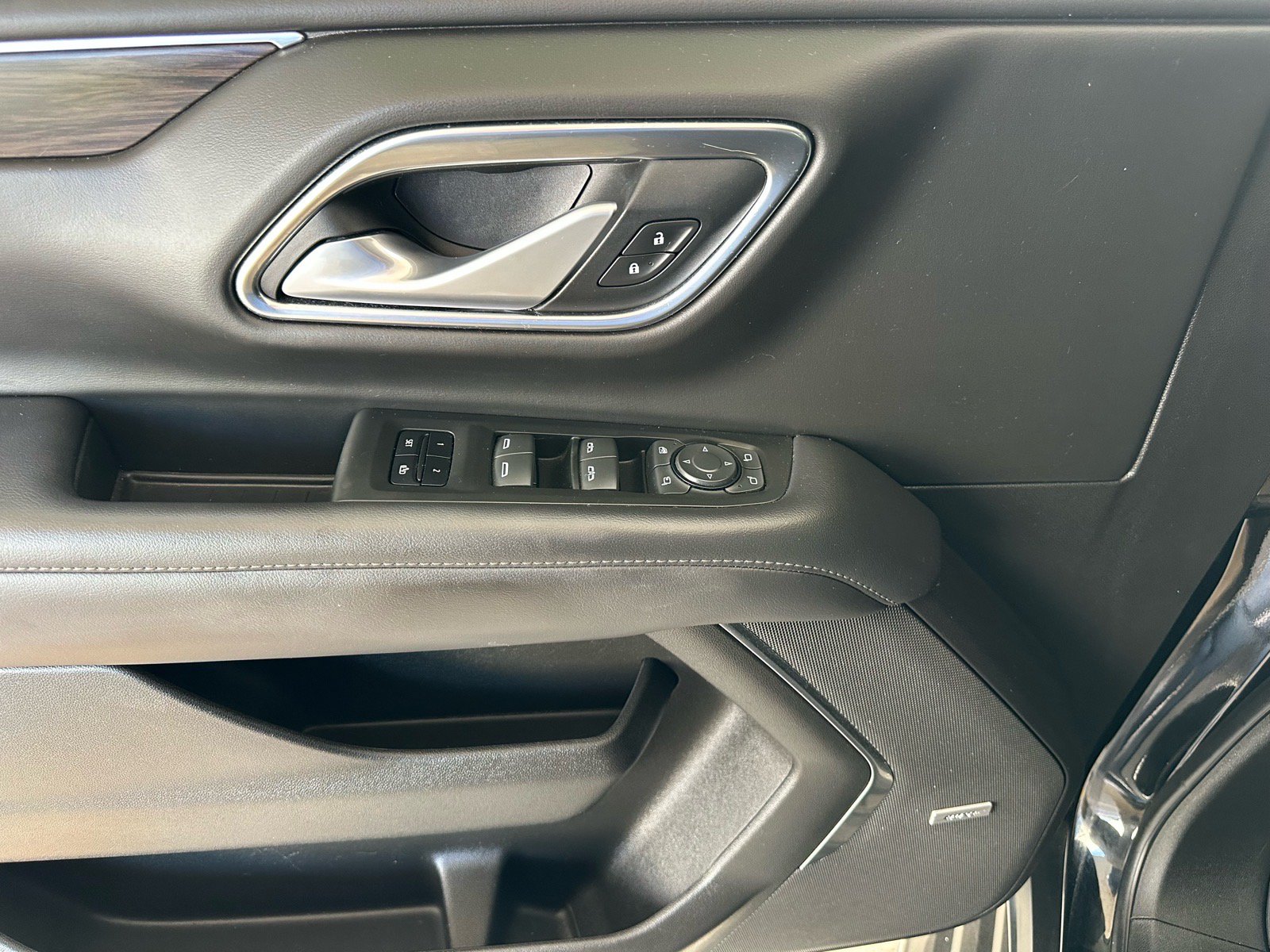 Used 2022 Chevrolet Tahoe LT w/ Luxury Package RWD image 15