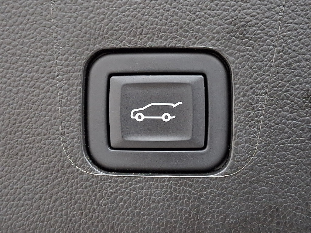 Used 2023 Chevrolet Traverse Premier w/ Redline Edition FWD image 28