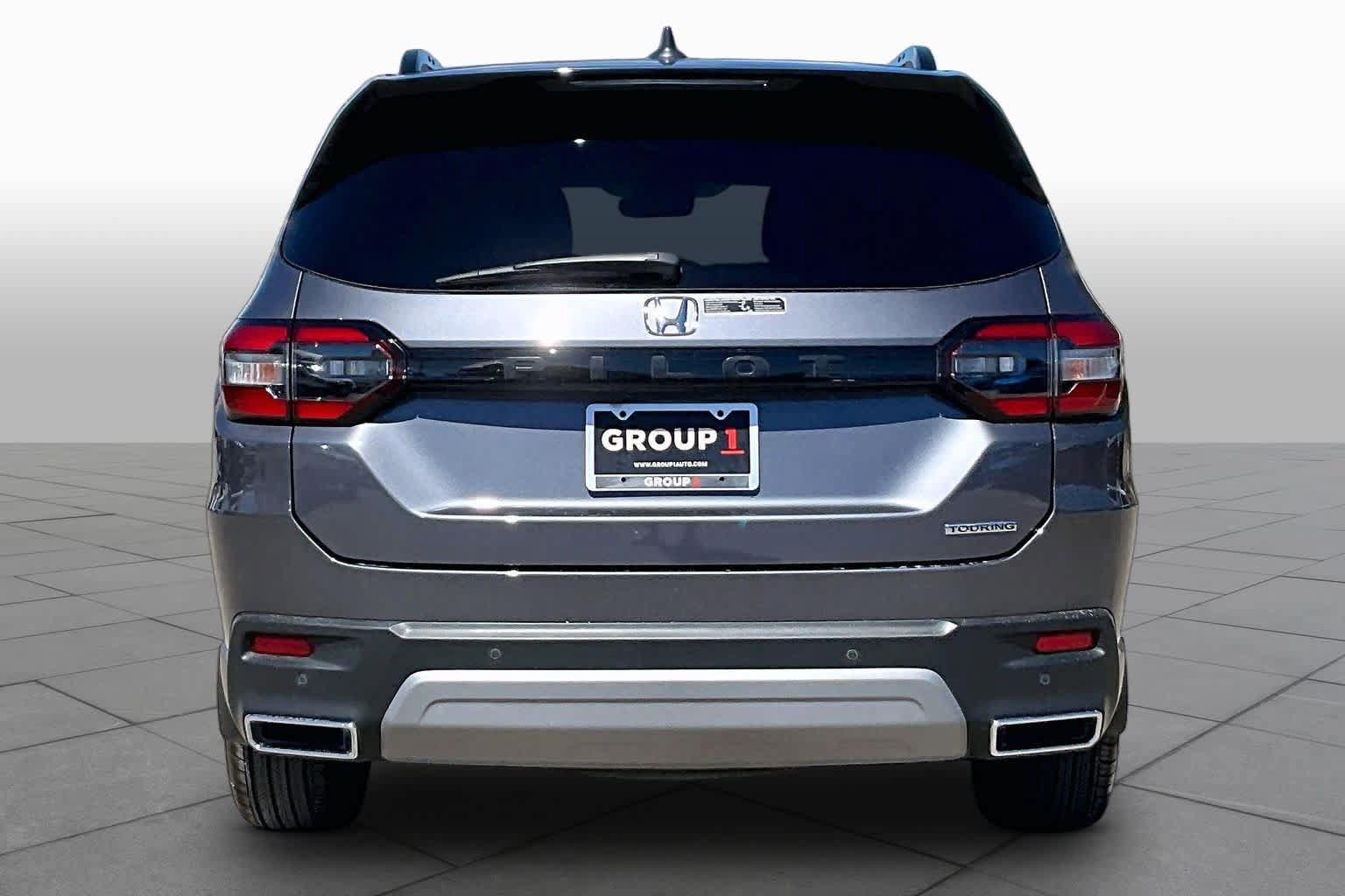 Used 2025 Honda Pilot Touring image 5