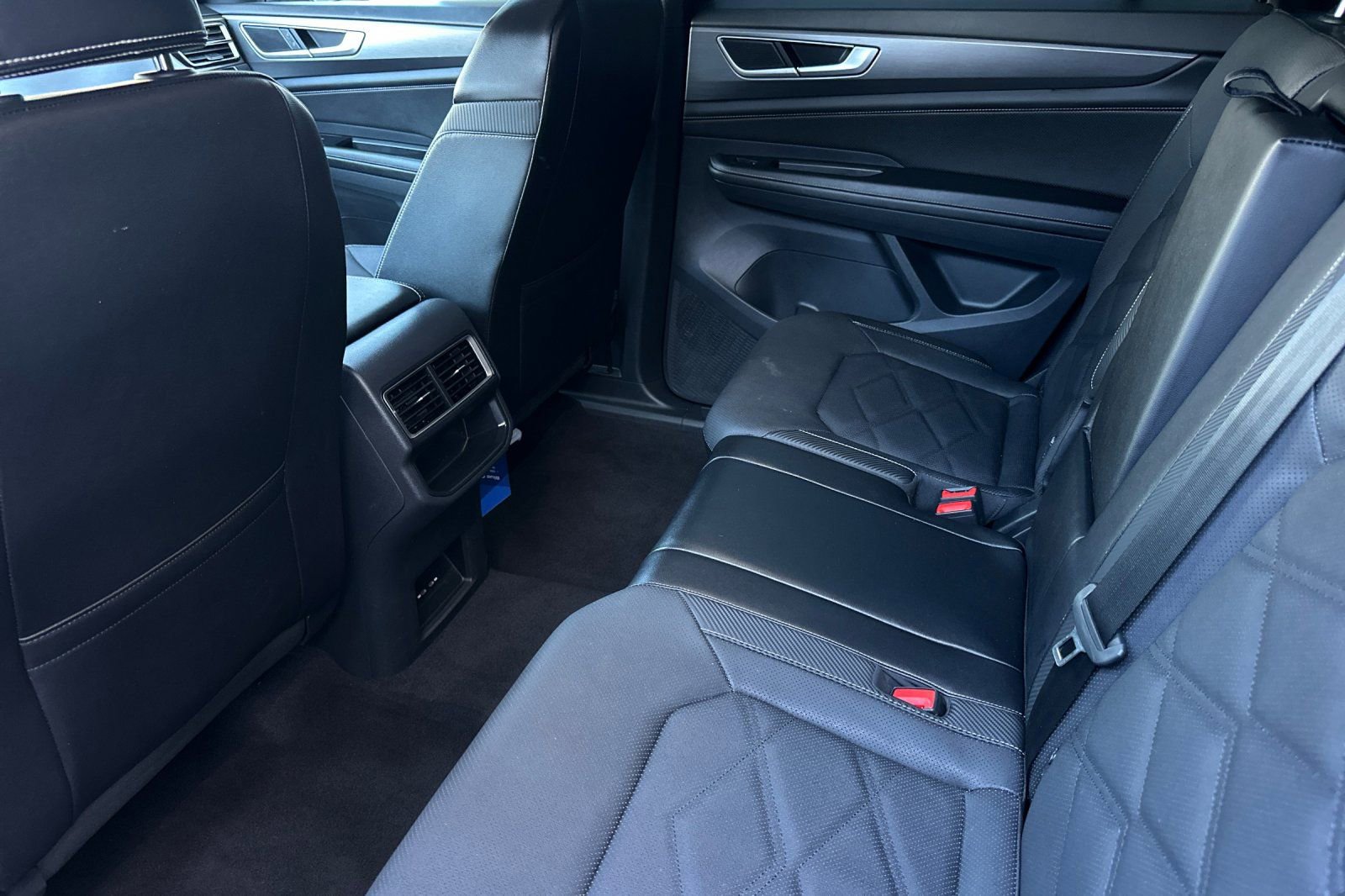 Used 2024 Volkswagen Atlas Cross Sport SE image 11