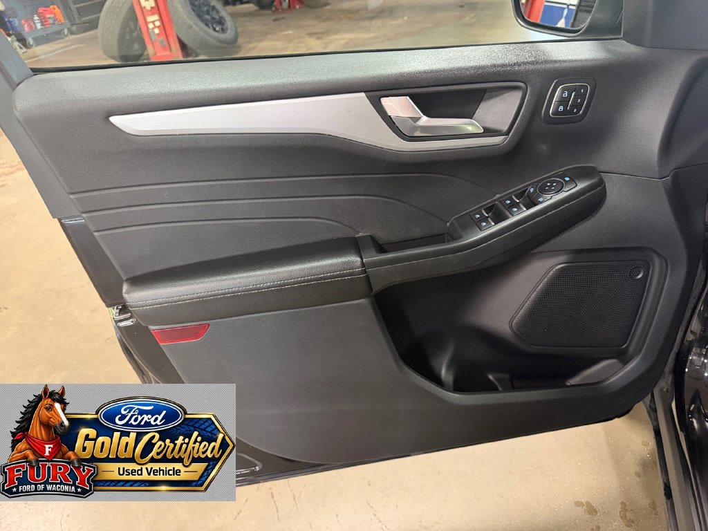 Certified 2025 Ford Escape Platinum AWD/4WD image 25