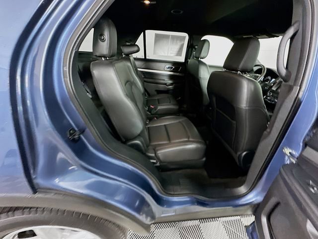 Certified 2018 Ford Explorer XLT w/ Equipment Group 202A FWD image 32
