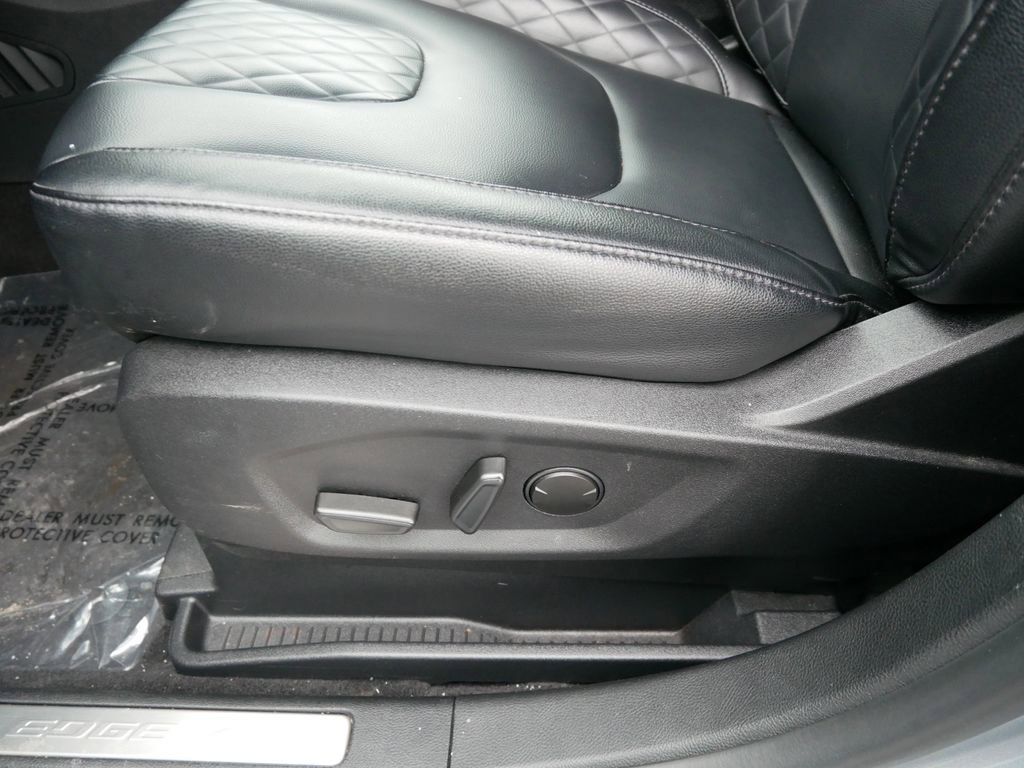 Certified 2024 Ford Edge Titanium image 8