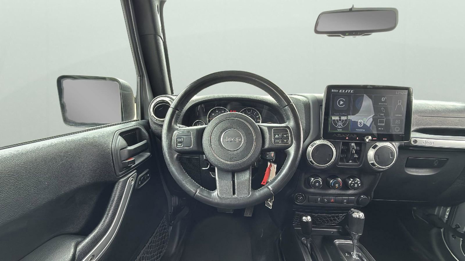 Used 2018 Jeep Wrangler Unlimited Sahara AWD/4WD image 13