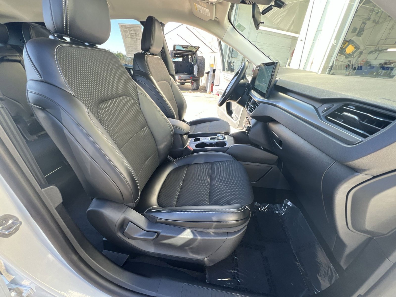 Certified 2025 Ford Escape SE image 26