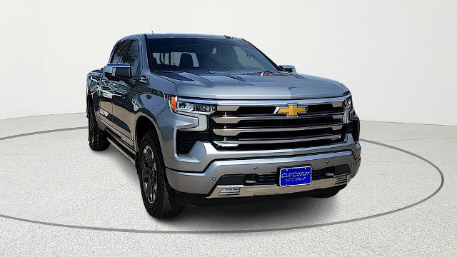 Used 2025 Chevrolet Silverado 1500 High Country w/ Technology Package image 2