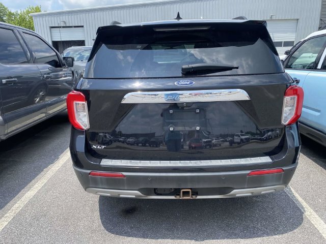 Certified 2021 Ford Explorer XLT w/ Equipment Group 202A RWD image 5
