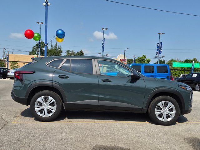 Used 2026 Chevrolet Trax LS FWD image 3