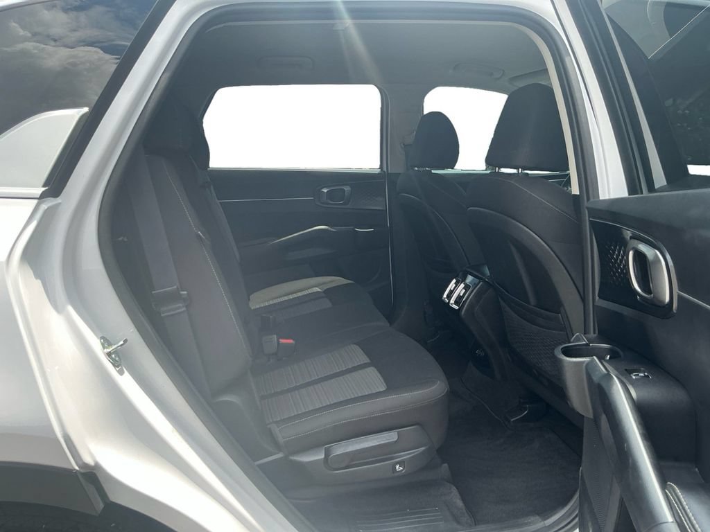 Used 2025 Kia Sorento LX FWD image 23