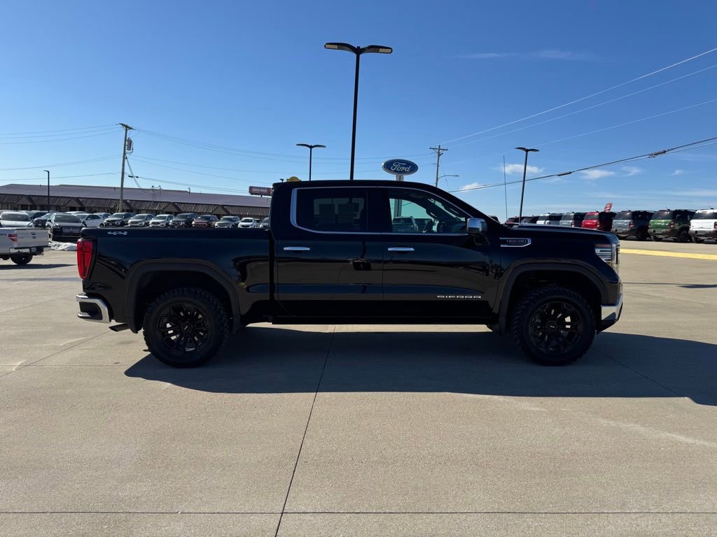 Used 2024 GMC Sierra 1500 SLT AWD/4WD image 3