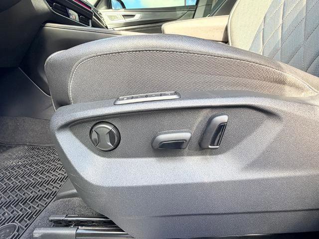 Used 2025 Volkswagen Atlas Cross Sport SEL Premium R-Line image 16