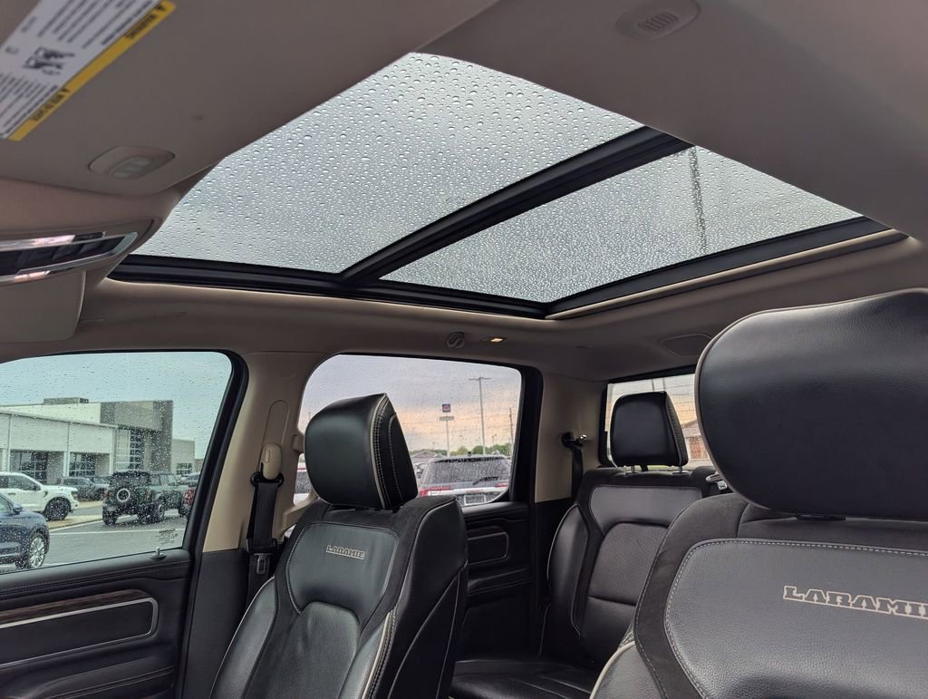 Used 2019 RAM 1500 Laramie AWD/4WD image 16