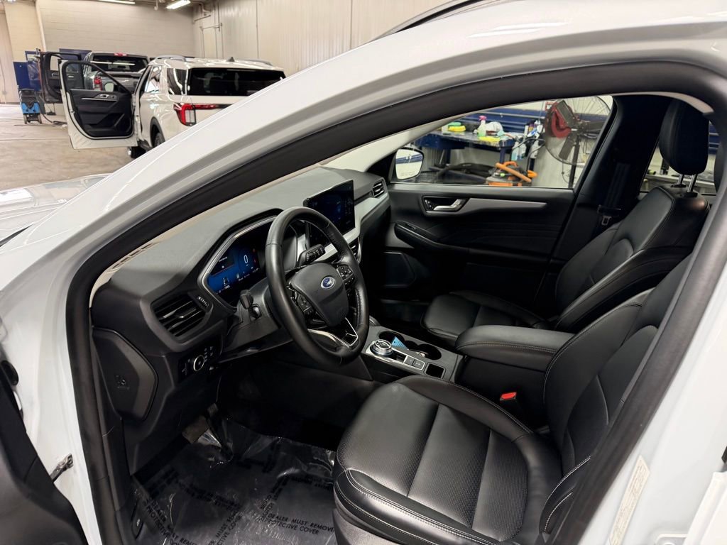 Certified 2025 Ford Escape Platinum AWD/4WD image 20
