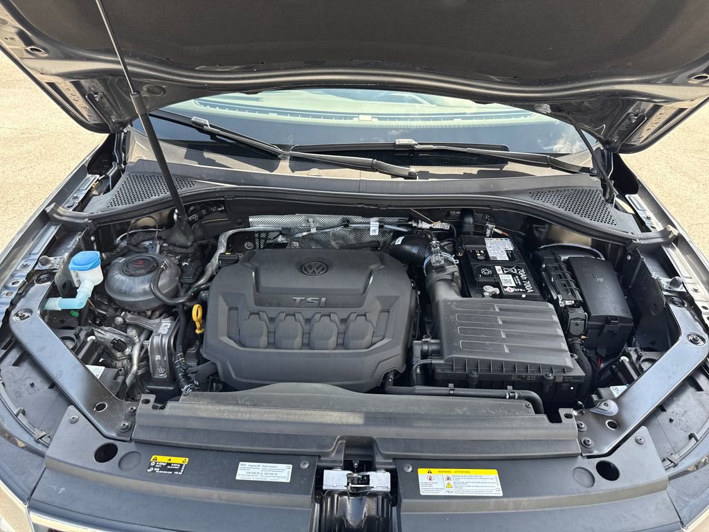 Used 2024 Volkswagen Tiguan SE w/ Panoramic Sunroof Package image 29