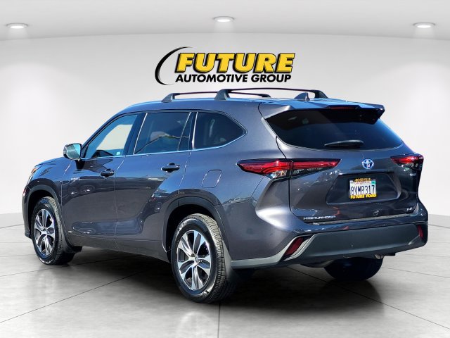 Used 2021 Toyota Highlander XLE AWD/4WD image 6