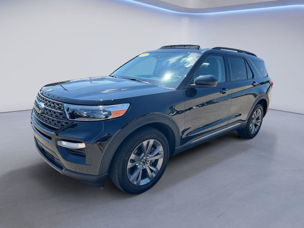 Certified 2024 Ford Explorer XLT w/ Equipment Group 202A AWD/4WD image 3