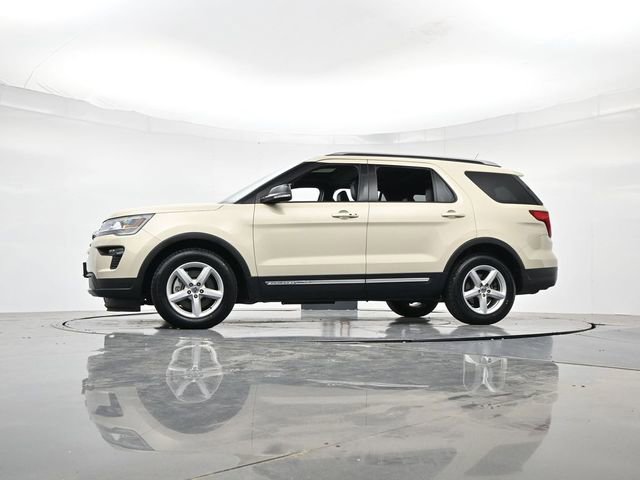 Certified 2018 Ford Explorer XLT w/ Equipment Group 202A FWD image 38