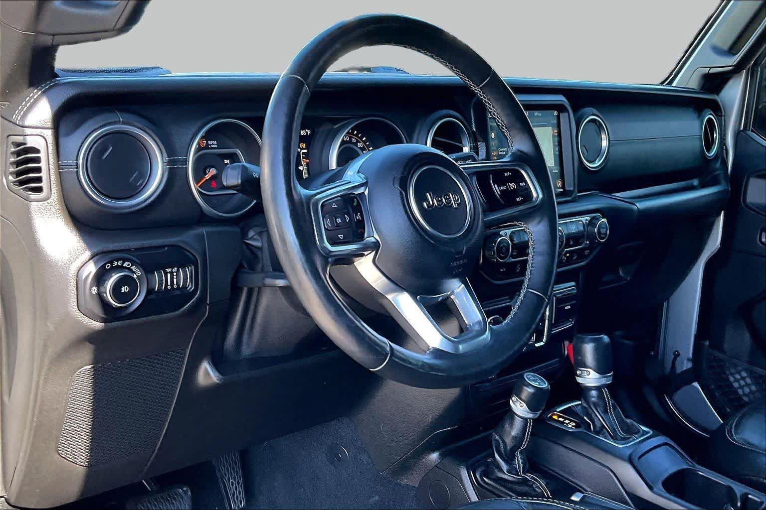 Used 2018 Jeep Wrangler Unlimited Sahara AWD/4WD image 16
