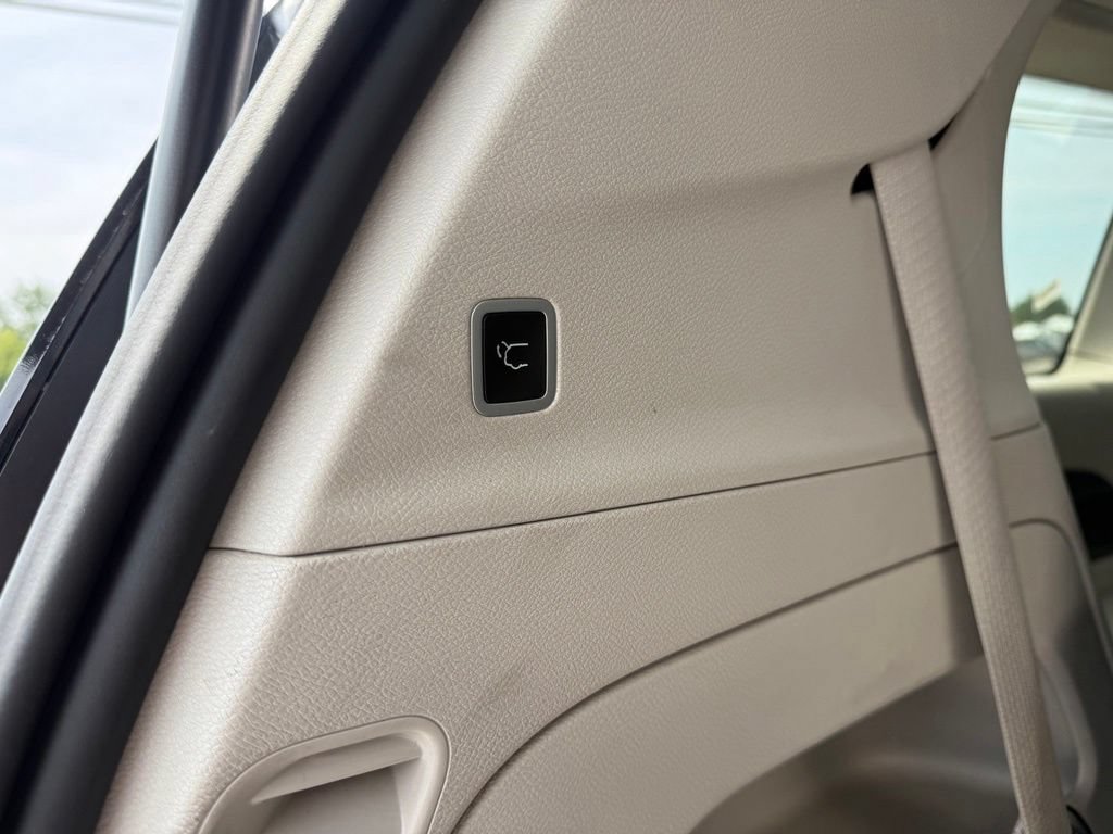 Used 2024 Chrysler Voyager LX FWD image 18
