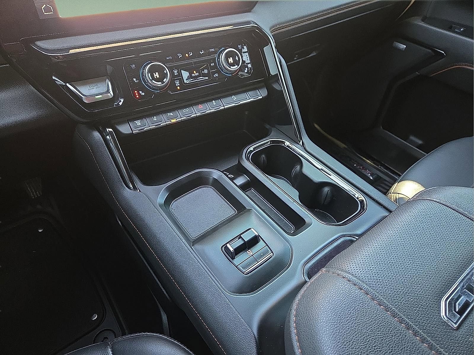 Used 2025 GMC Sierra 2500 AT4 w/ AT4 Premium Plus Package image 25