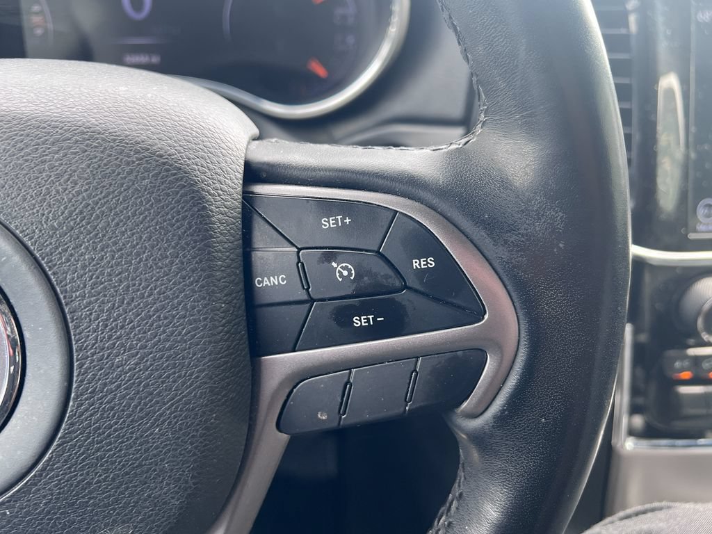 Used 2022 Jeep Grand Cherokee Laredo X AWD/4WD image 26
