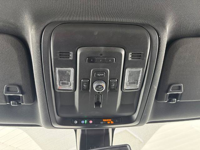 Used 2022 Chevrolet Suburban Premier AWD/4WD image 17