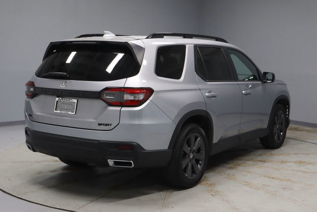 Used 2025 Honda Pilot Sport image 11