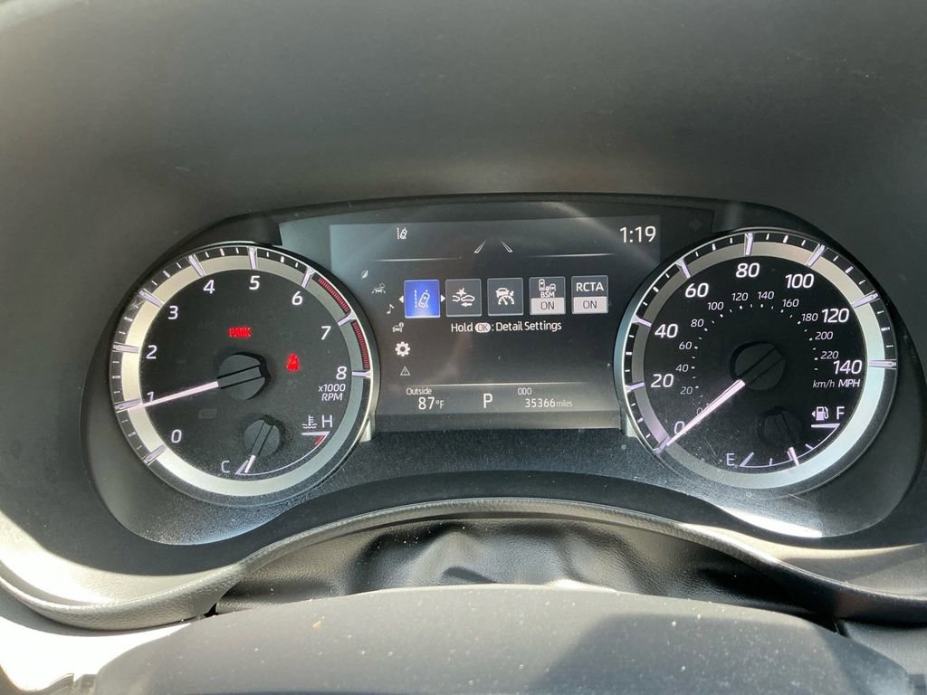 Used 2024 Toyota Highlander LE FWD image 19