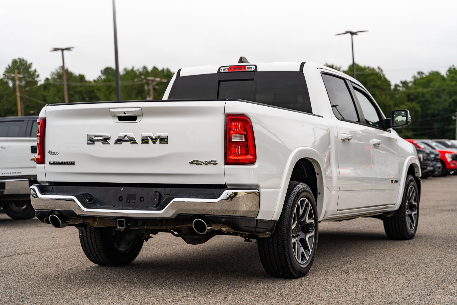 Used 2025 RAM 1500 Laramie AWD/4WD image 7