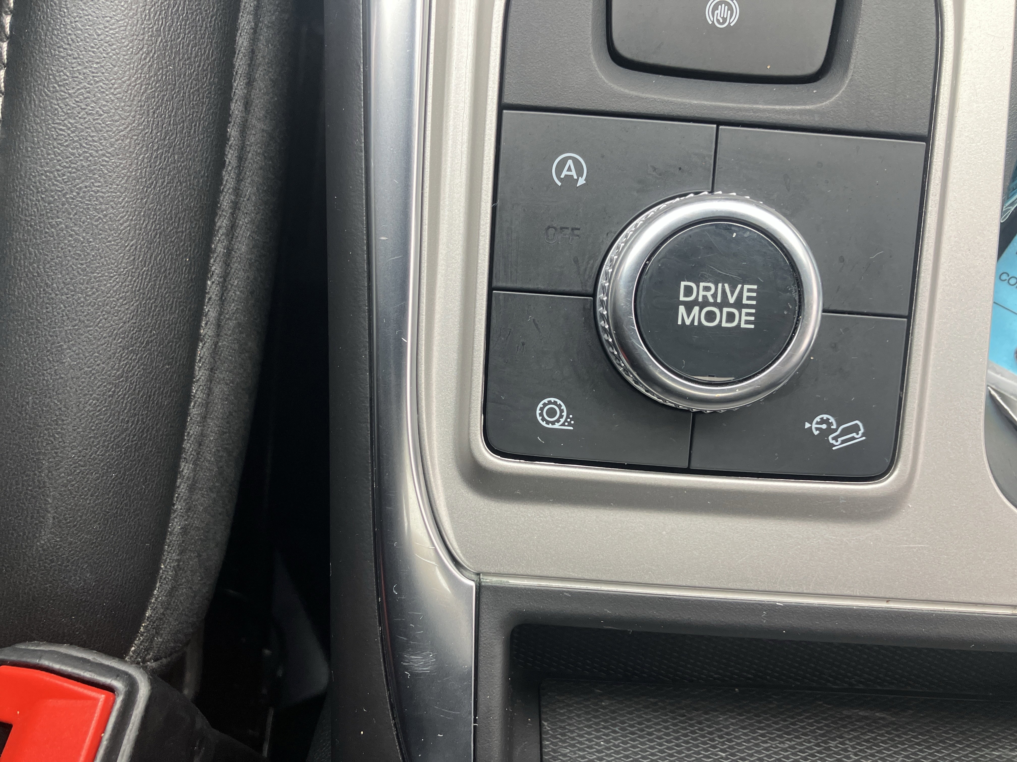 Certified 2022 Ford Explorer XLT w/ Equipment Group 202A image 31