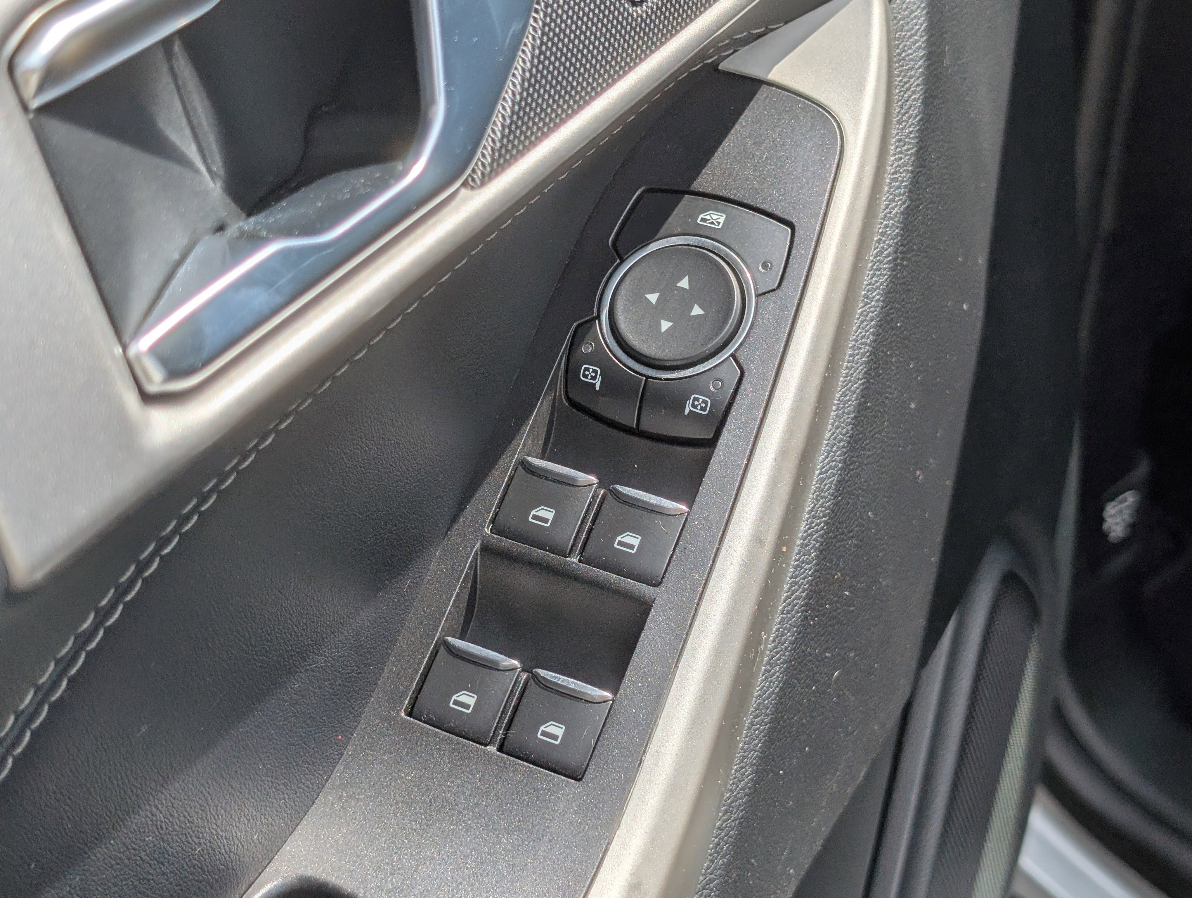 Certified 2022 Ford Explorer XLT w/ Equipment Group 202A image 23