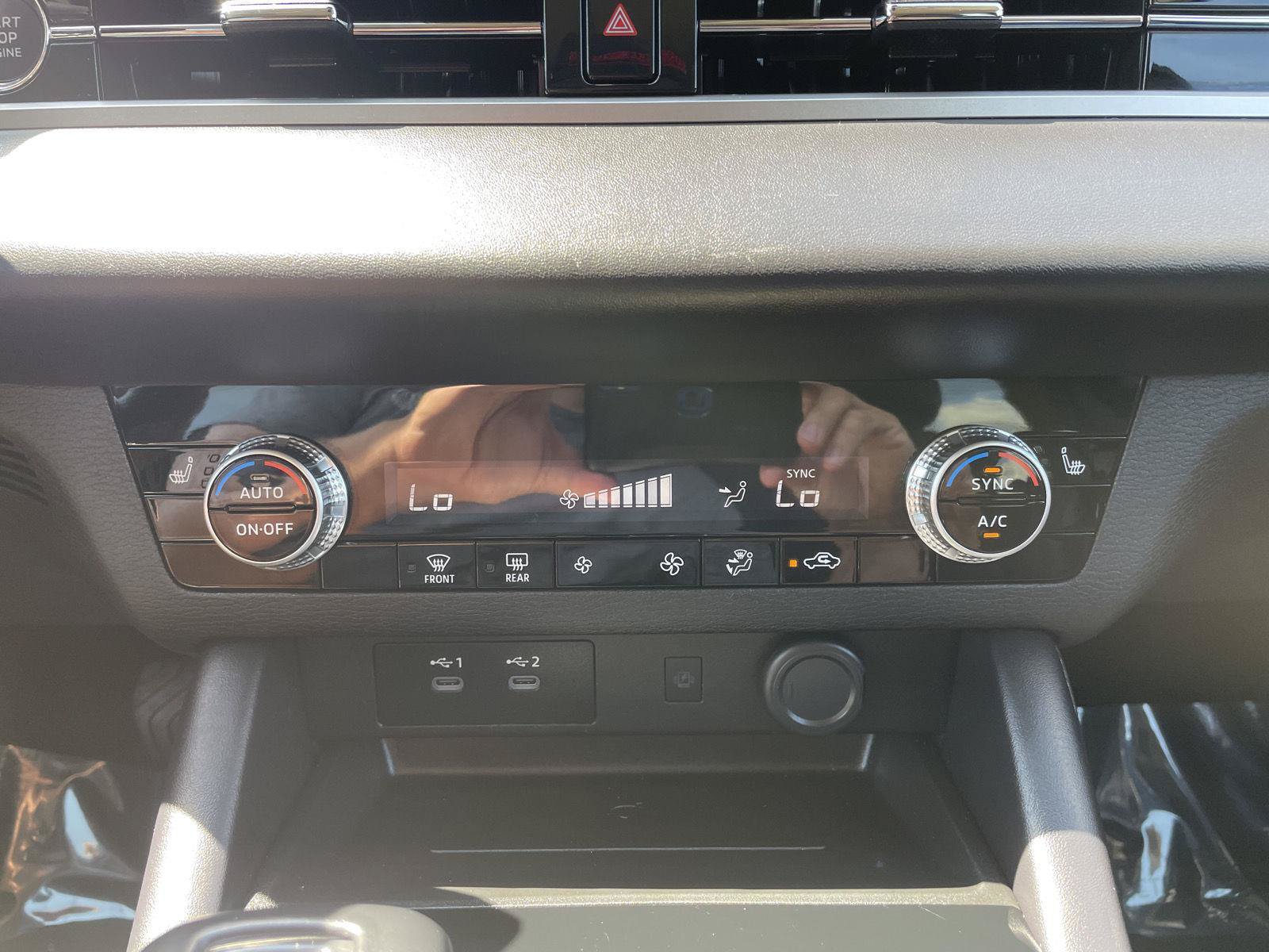 Used 2025 Mitsubishi Outlander SE FWD image 28