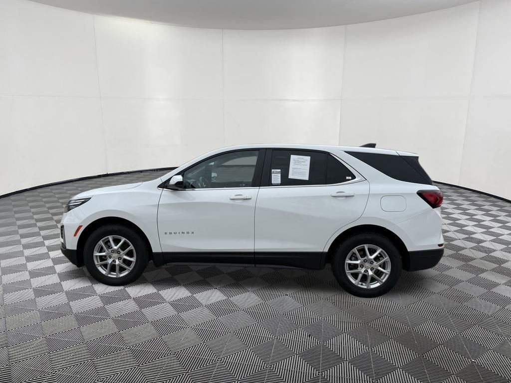 Used 2023 Chevrolet Equinox LT image 2