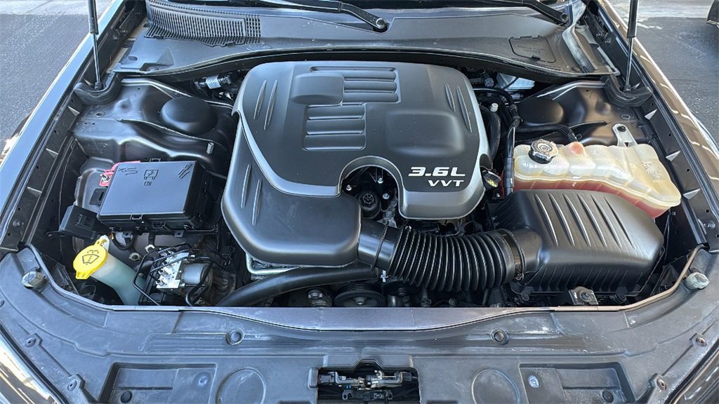 Used 2018 Chrysler 300 Limited w/ Safetytec Plus Group image 24