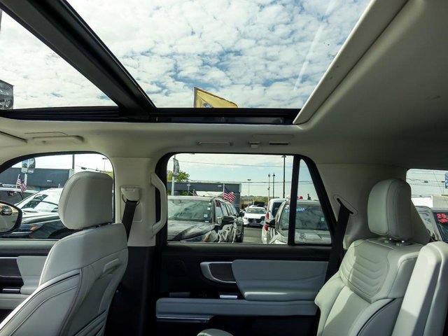 Certified 2025 Ford Expedition Platinum w/ Platinum Ultimate Package image 16