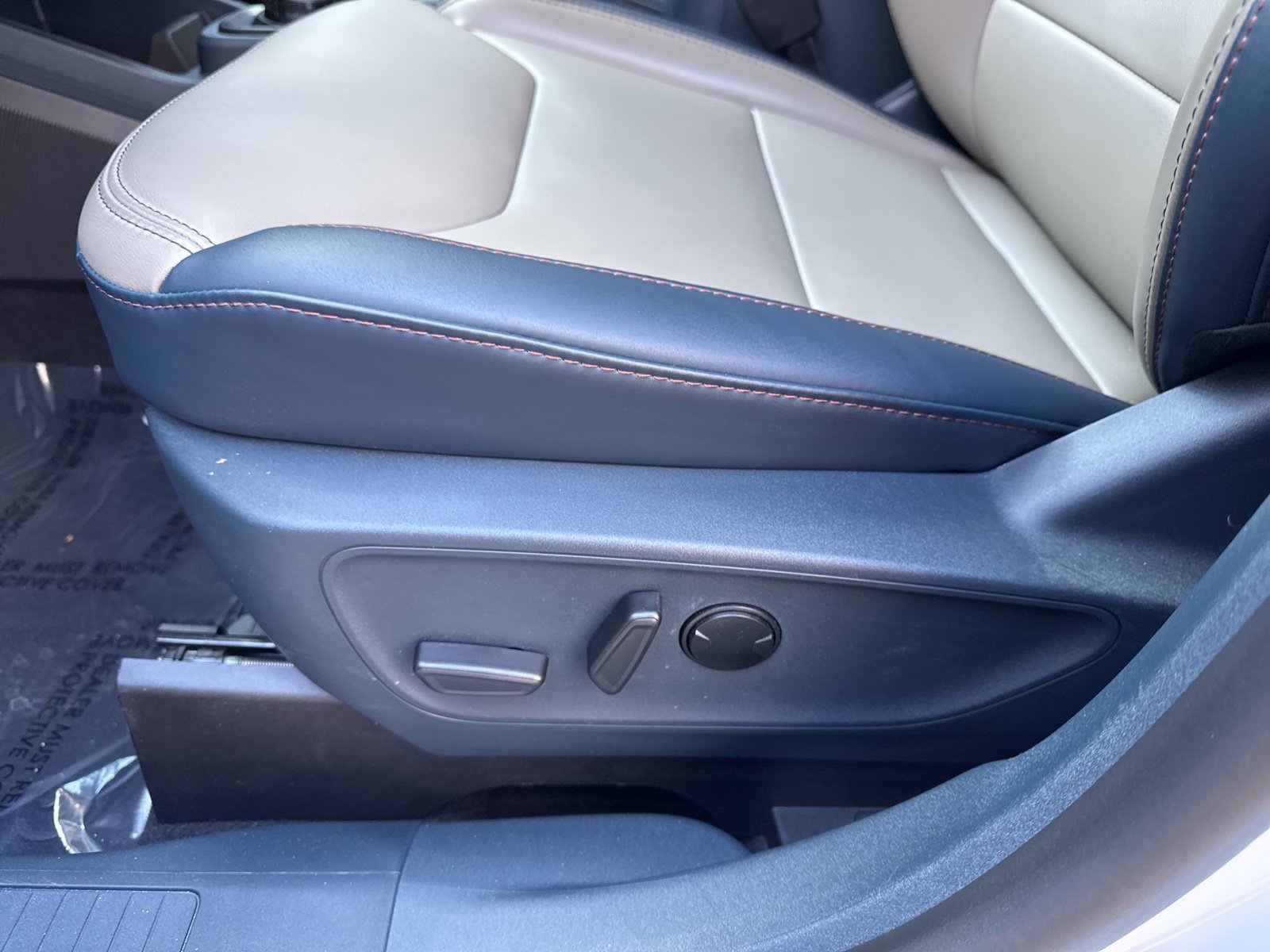 Certified 2025 Ford Maverick Lariat w/ 4K Tow Package image 39