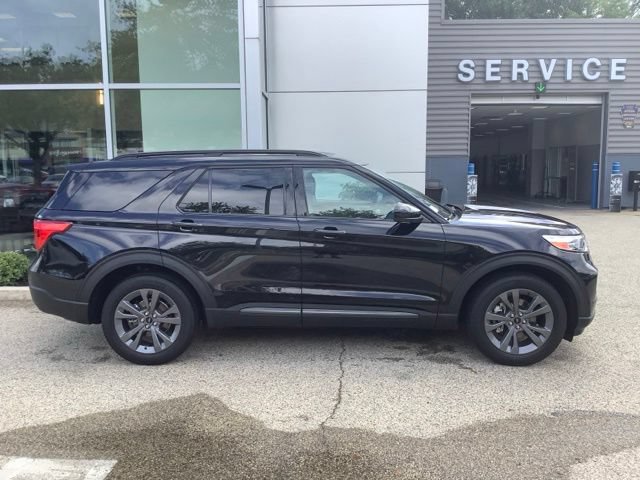 Certified 2023 Ford Explorer XLT w/ Equipment Group 202A AWD/4WD image 2