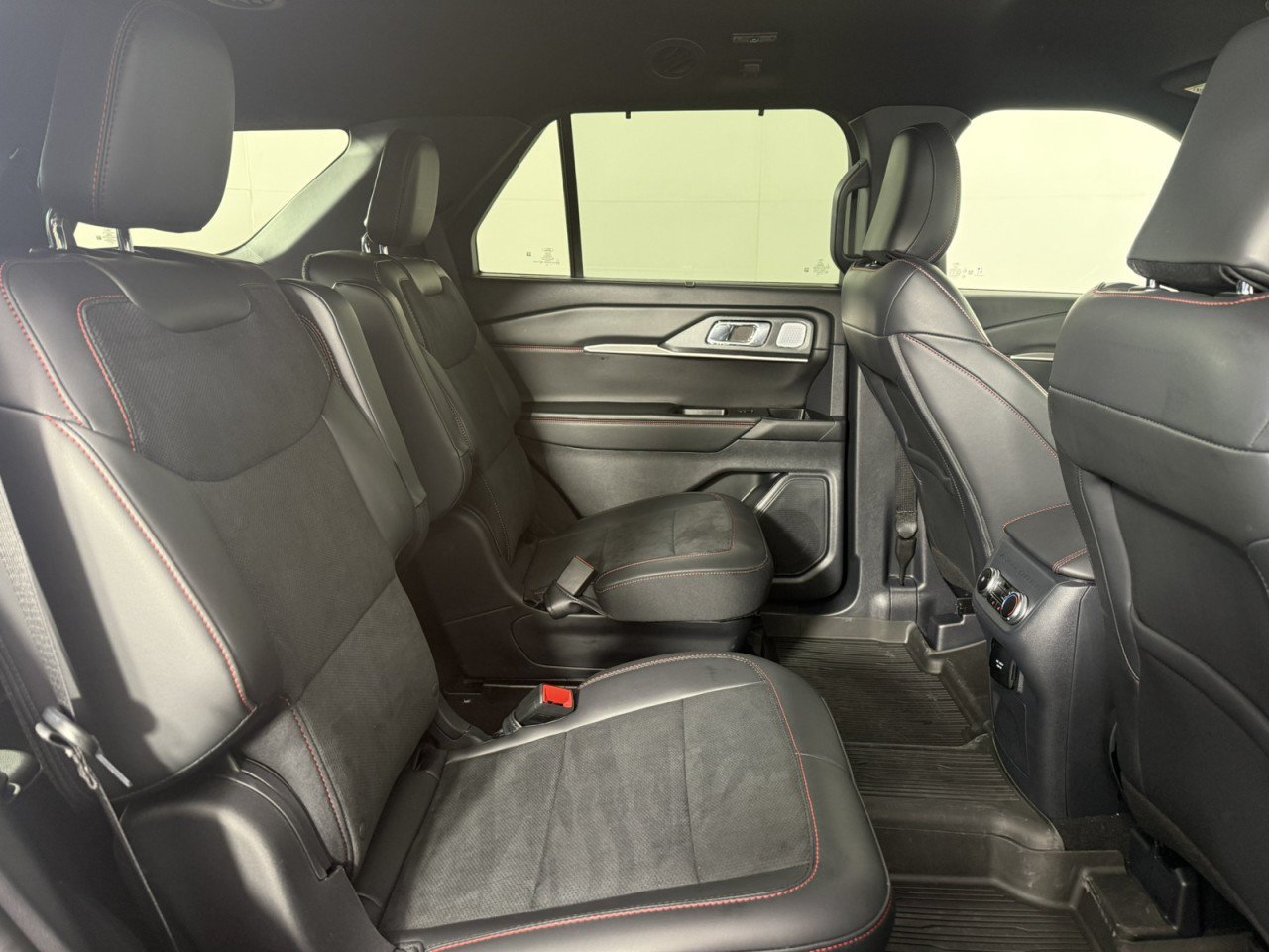Certified 2025 Ford Explorer ST RWD image 13