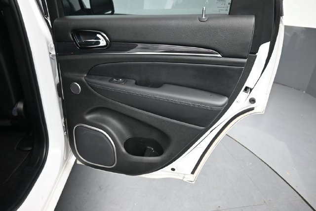 Used 2020 Jeep Grand Cherokee Overland AWD/4WD image 29