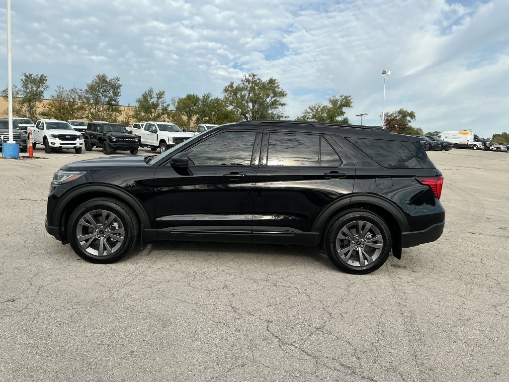 Certified 2026 Ford Explorer Active w/ Active Comfort Package AWD/4WD image 2