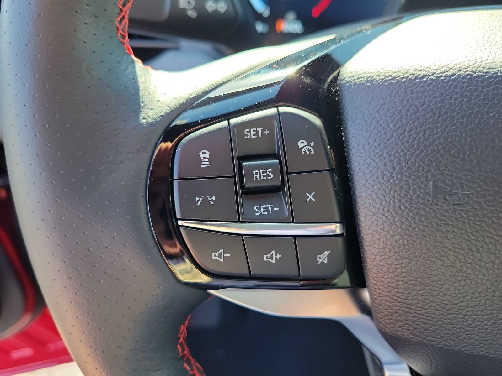 Certified 2025 Ford Explorer ST-Line w/ Premium Package RWD image 21