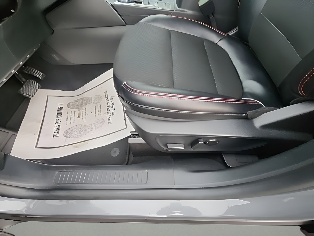 Certified 2025 Ford Escape ST-Line Select AWD/4WD image 24