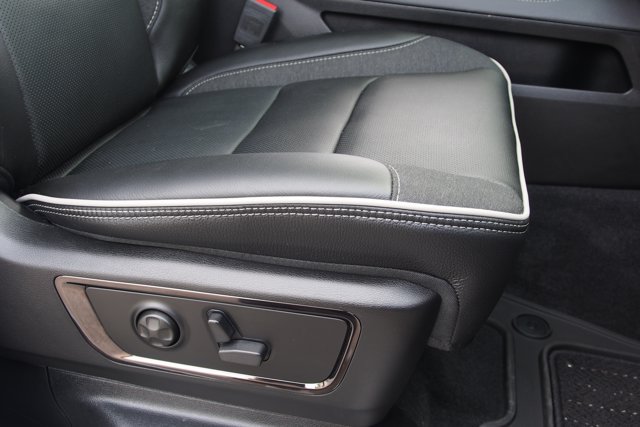 Used 2025 RAM 1500 Limited AWD/4WD image 14