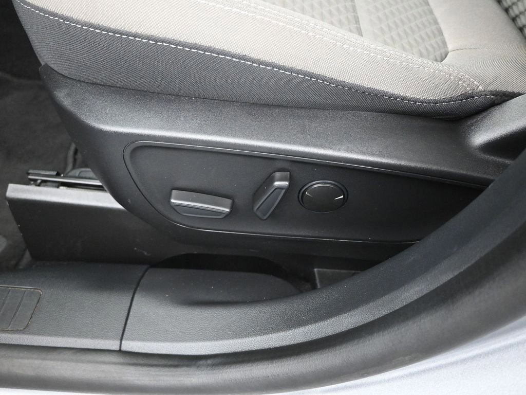 Certified 2022 Ford Escape SE w/ SE Sport Appearance Package image 46