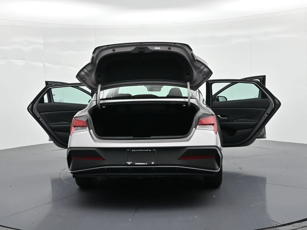 Used 2024 Hyundai Elantra SEL FWD image 31