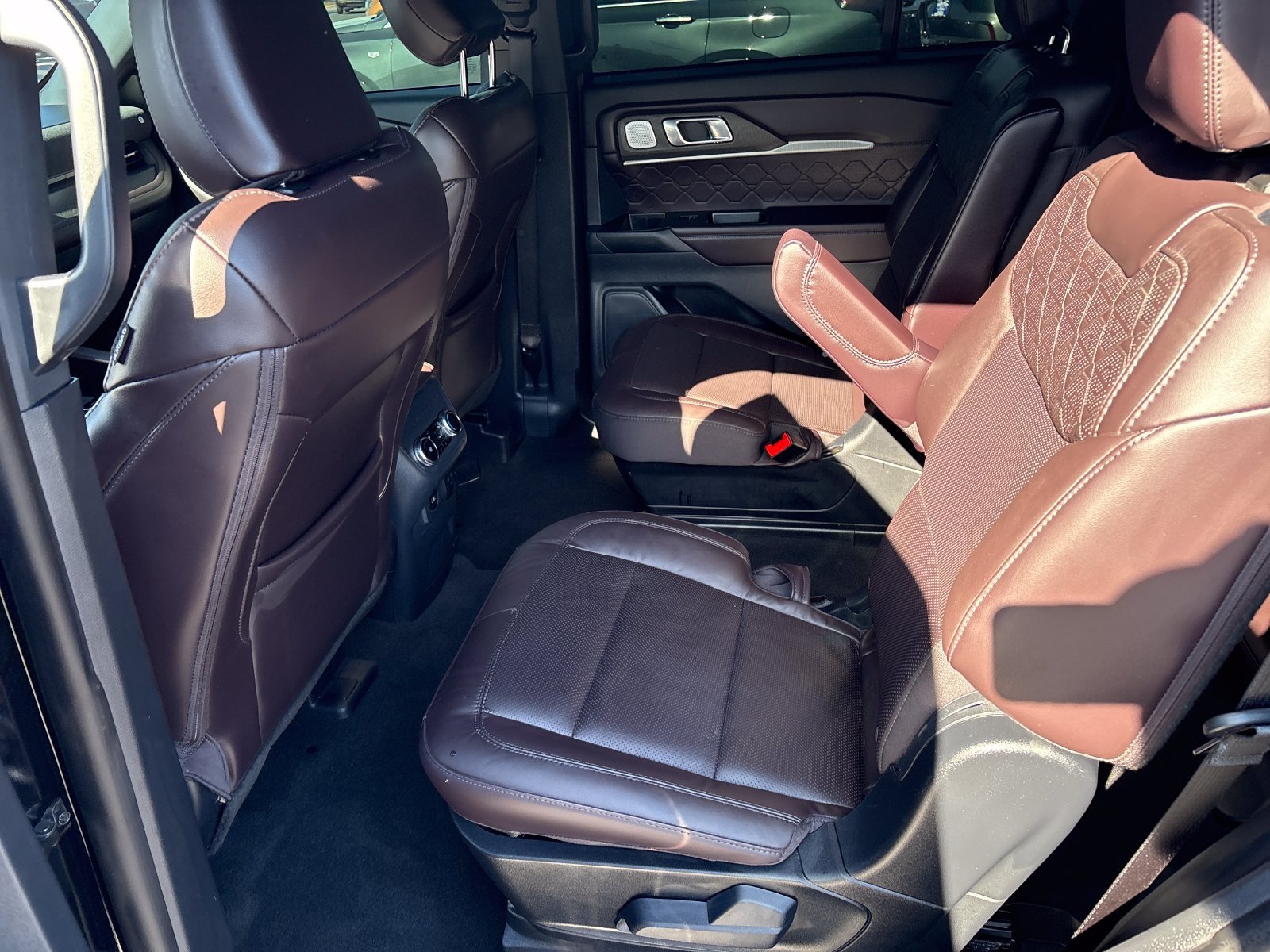 Certified 2026 Ford Explorer Platinum w/ LUX Leather Package AWD/4WD image 15