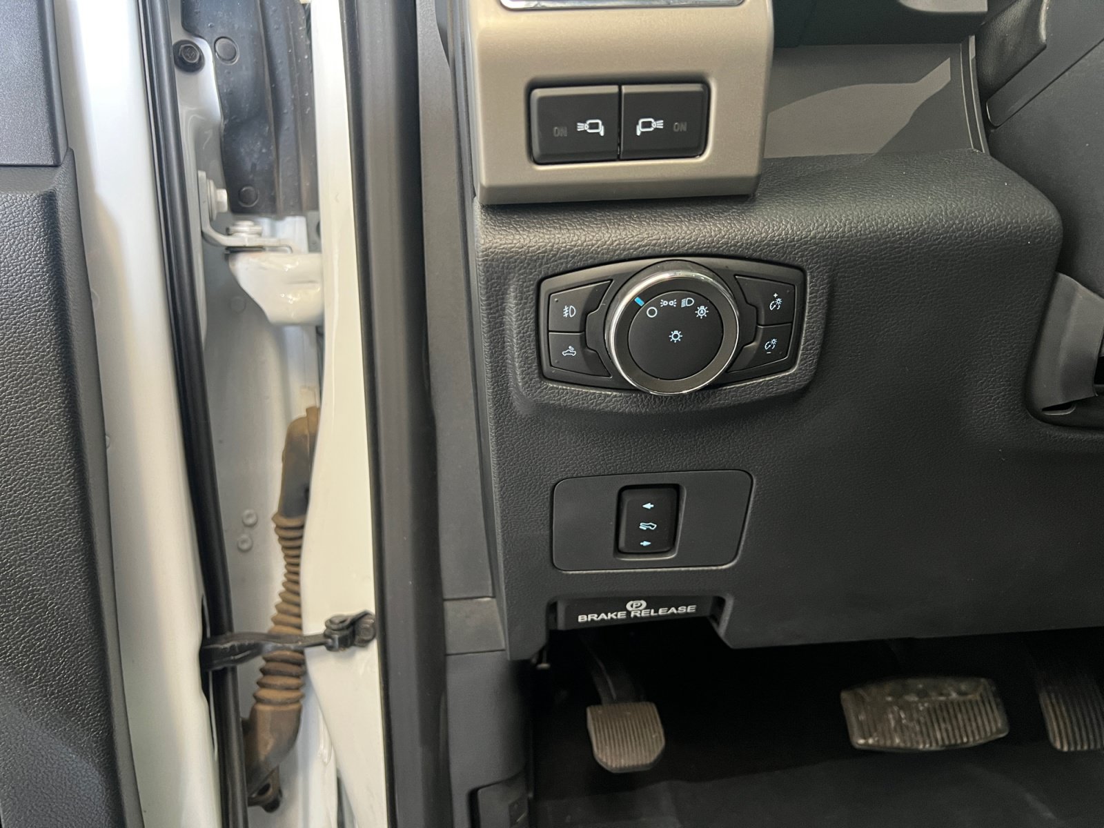 Certified 2022 Ford F350 Lariat w/ Chrome Package AWD/4WD image 12